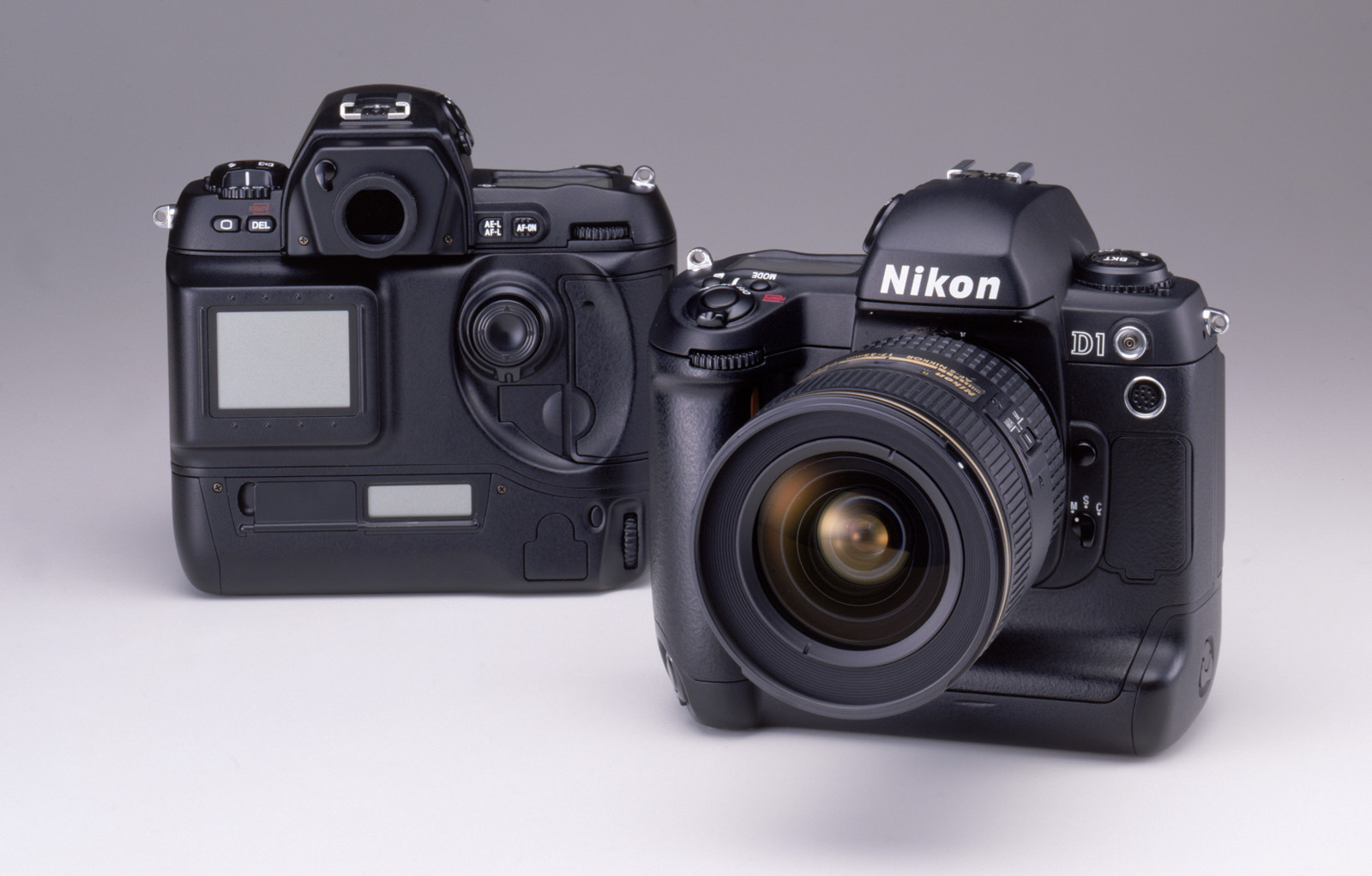 nikon_d1_front&back